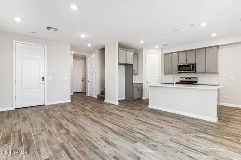 5828 E Covey Ln, Phoenix, AZ 85054