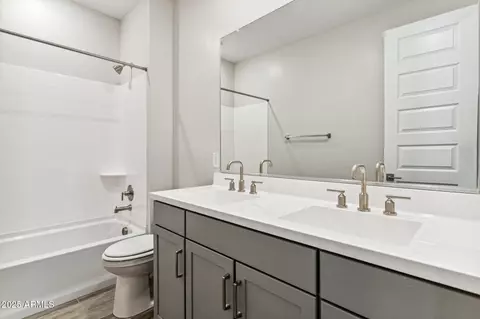 Bath - 5828 E Covey Ln, Phoenix, AZ 85054 photo 5 of 5
