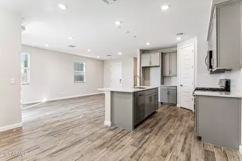 Entry Way - 5828 E Covey Ln, Phoenix, AZ 85054 photo 1 of 6