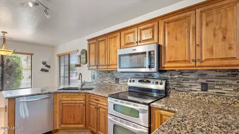 2585 E Morgan Dr, Gilbert, AZ 85295 photo 8