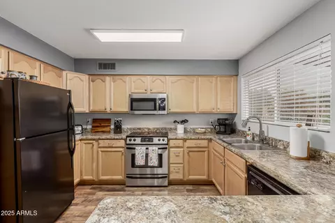 Kitchen - 7849 E Flossmoor Ave, Mesa, AZ 85208 photo 4 of 5