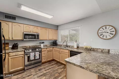 Kitchen - 7849 E Flossmoor Ave, Mesa, AZ 85208 photo 3 of 5