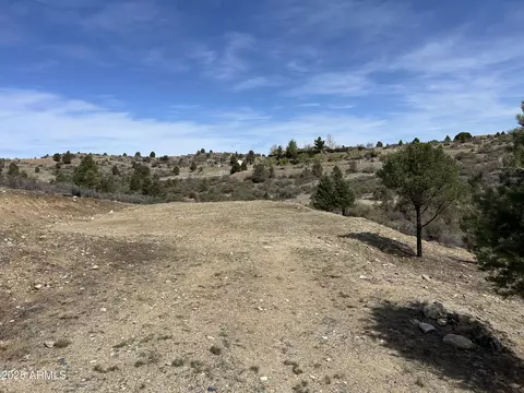 16776 W Trap Rd #8, Peeples Valley, AZ 86332