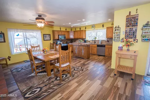 Dining - 8144 E Dakota Rd, Hereford, AZ 85615 photo 1 of 2