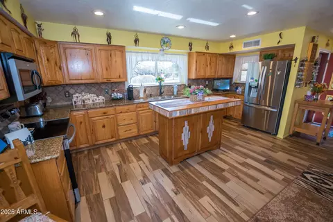 Kitchen - 8144 E Dakota Rd, Hereford, AZ 85615 photo 2 of 3
