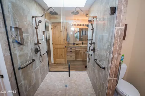 Bath - 8144 E Dakota Rd, Hereford, AZ 85615 photo 6 of 7