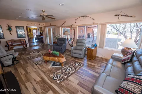 Living - 8144 E Dakota Rd, Hereford, AZ 85615 photo 2 of 4