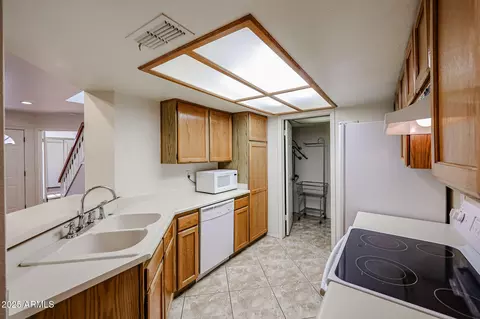 10 E Betty Elyse Ln, Phoenix, AZ 85022 photo 16