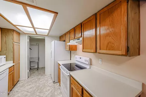 10 E Betty Elyse Ln, Phoenix, AZ 85022 photo 15