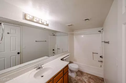 10 E Betty Elyse Ln, Phoenix, AZ 85022 photo 9