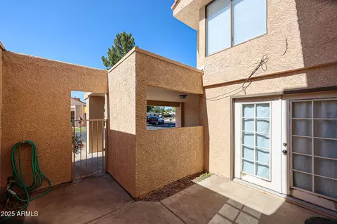 10 E Betty Elyse Ln, Phoenix, AZ 85022 photo 2