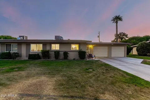 11048 N Coggins Dr, Sun City, AZ 85351