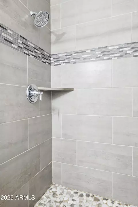 Bath - 4642 N 19th Ave, Phoenix, AZ 85015 photo 2 of 3