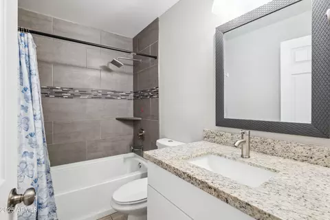 Bath - 4642 N 19th Ave, Phoenix, AZ 85015 photo 3 of 3