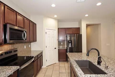Kitchen - 10065 E Tiger Lily Ave, Mesa, AZ 85212 photo 4 of 4