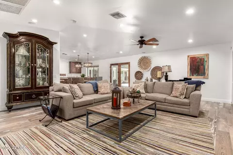Living - 8031 N 12th Ave, Phoenix, AZ 85021 photo 1 of 1