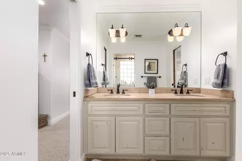 Bath - 8031 N 12th Ave, Phoenix, AZ 85021 photo 5 of 7