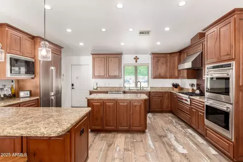 Kitchen - 8031 N 12th Ave, Phoenix, AZ 85021 photo 3 of 3