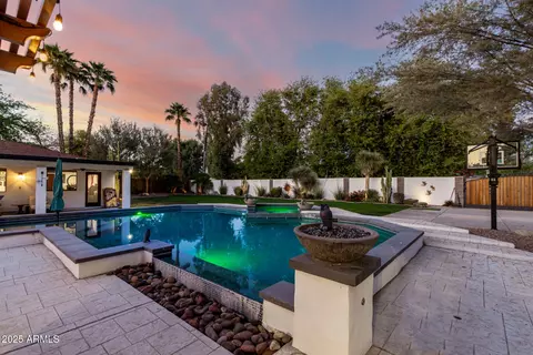 Exterior - 8031 N 12th Ave, Phoenix, AZ 85021 photo 16 of 18