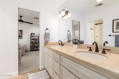 Bath - 8031 N 12th Ave, Phoenix, AZ 85021 photo 4 of 7