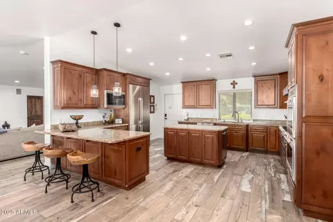 Kitchen - 8031 N 12th Ave, Phoenix, AZ 85021 photo 2 of 3