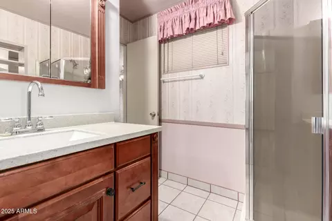 Bath - 6720 N 42nd Dr, Phoenix, AZ 85019 photo 2 of 3