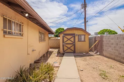 Exterior - 6720 N 42nd Dr, Phoenix, AZ 85019 photo 5 of 6