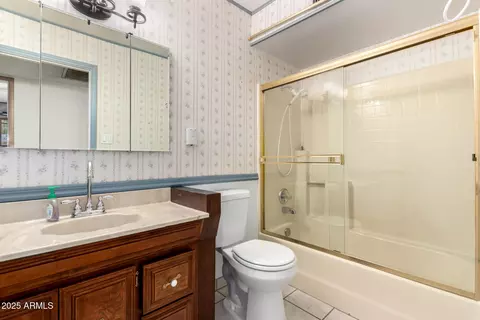 Bath - 6720 N 42nd Dr, Phoenix, AZ 85019 photo 3 of 3