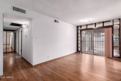 Living - 6720 N 42nd Dr, Phoenix, AZ 85019 photo 4 of 5