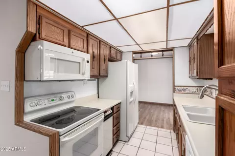 Kitchen - 6720 N 42nd Dr, Phoenix, AZ 85019 photo 3 of 3