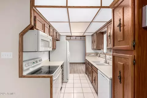 Kitchen - 6720 N 42nd Dr, Phoenix, AZ 85019 photo 1 of 3