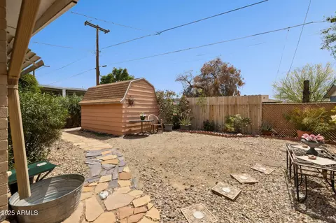Exterior - 911 E Alice Ave, Phoenix, AZ 85020 photo 6 of 13