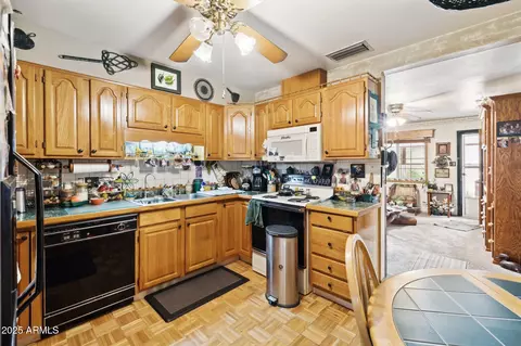 Kitchen - 911 E Alice Ave, Phoenix, AZ 85020 photo 1 of 4