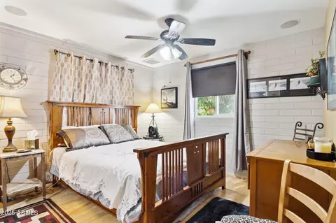 Bedroom - 911 E Alice Ave, Phoenix, AZ 85020 photo 1 of 6