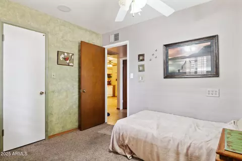 Bedroom - 911 E Alice Ave, Phoenix, AZ 85020 photo 6 of 6