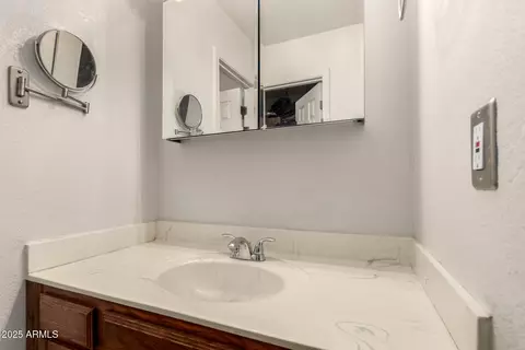 Bath - 6110 E Ivyglen St, Mesa, AZ 85205 photo 1 of 4