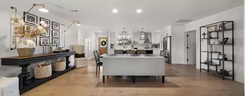 Entry Way - 4223 E Clarendon Ave, Phoenix, AZ 85018 photo 3 of 4