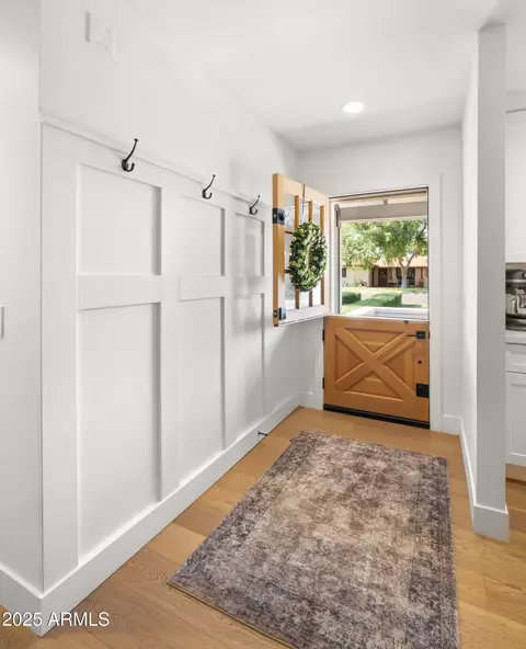 Entry Way - 4223 E Clarendon Ave, Phoenix, AZ 85018 photo 2 of 4