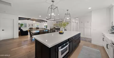 Kitchen - 4223 E Clarendon Ave, Phoenix, AZ 85018 photo 4 of 4