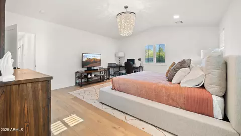 Bedroom - 4223 E Clarendon Ave, Phoenix, AZ 85018 photo 4 of 8