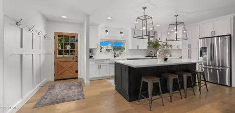 Entry Way - 4223 E Clarendon Ave, Phoenix, AZ 85018 photo 1 of 4