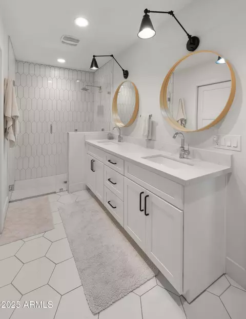 Bath - 4223 E Clarendon Ave, Phoenix, AZ 85018 photo 3 of 6