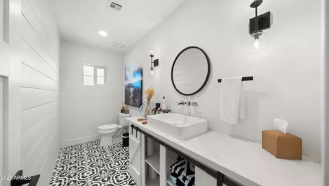 Bath - 4223 E Clarendon Ave, Phoenix, AZ 85018 photo 6 of 6