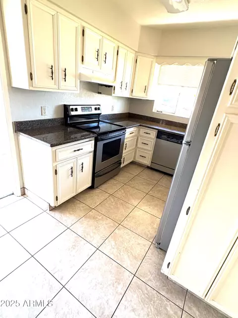 Kitchen - 2544 Elm St, Phoenix, AZ 85016 photo 3 of 3