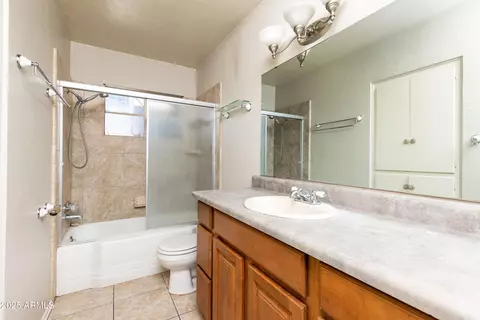 Bath - 2544 Elm St, Phoenix, AZ 85016 photo 4 of 5