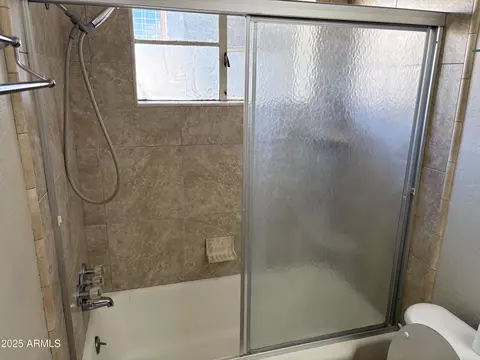 Bath - 2544 Elm St, Phoenix, AZ 85016 photo 3 of 5