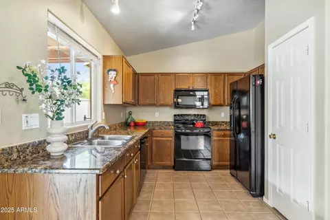6713 E Riverdale St, Mesa, AZ 85215 photo 2