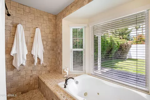Bath - 4916 E Flower St, Phoenix, AZ 85018 photo 2 of 4