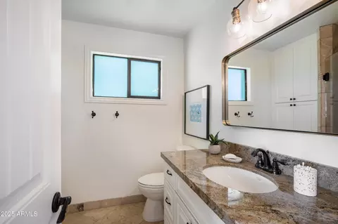 Bath - 4916 E Flower St, Phoenix, AZ 85018 photo 4 of 4