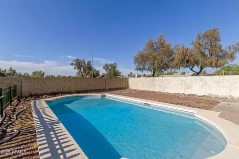 Exterior - 702 W Sequoia Dr, Phoenix, AZ 85027 photo 5 of 6